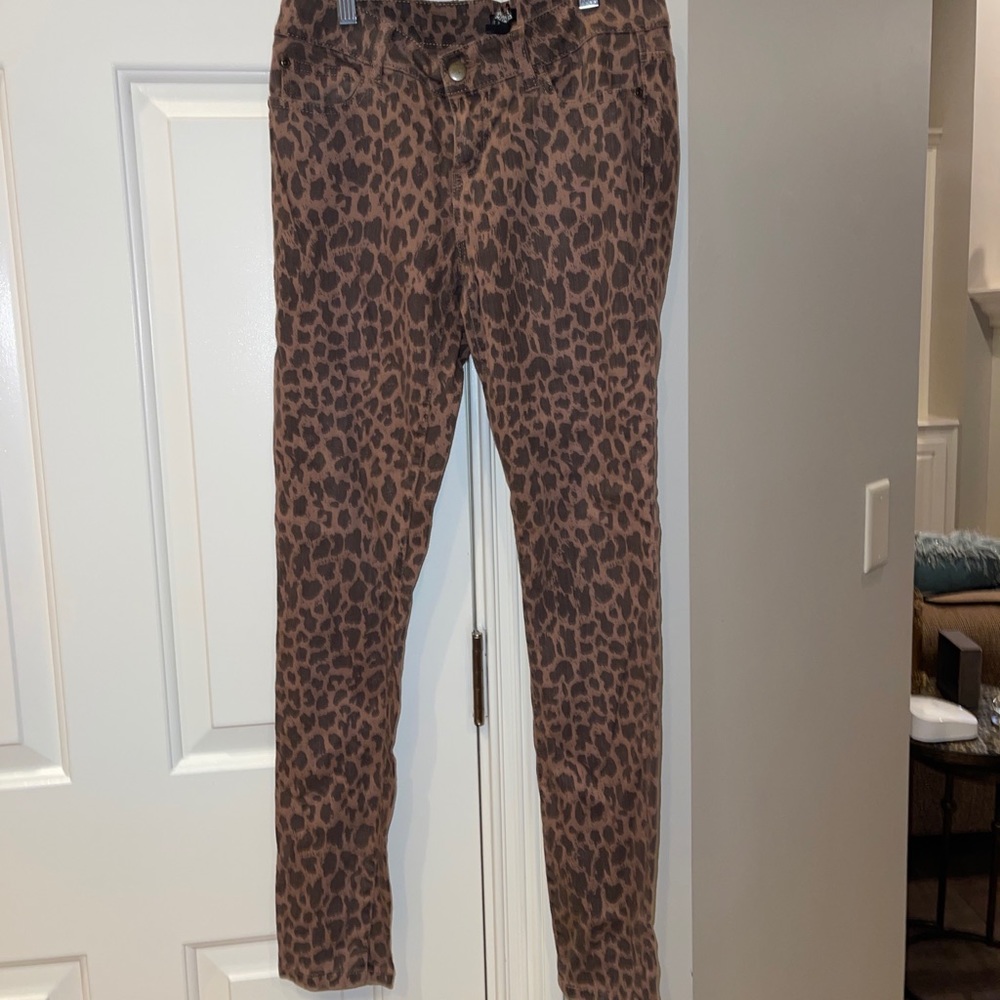Forever 21 animal print stretch jean size 27